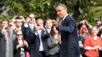 President Barack Obama waves as he returns to the the White House in Washington, Tuesday, Sept. 25, 2012