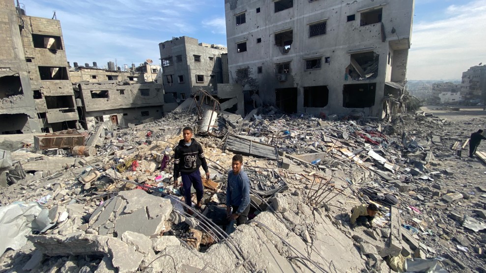 January 14, 2025, Gaza City, Gaza Strip, Palestinian Territory: Residents inspect buildings damaged in the Israeli attack, in Gaza City, Gaza on January 14, 2025. Israel's attacks on the Gaza Strip continue. Israeli warplanes targeted a building in Gaza City. As a result of the attack, the building was completely destroyed and the surrounding houses were damaged.