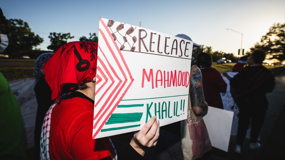 a sign reading "release Mahmoud Khalil"