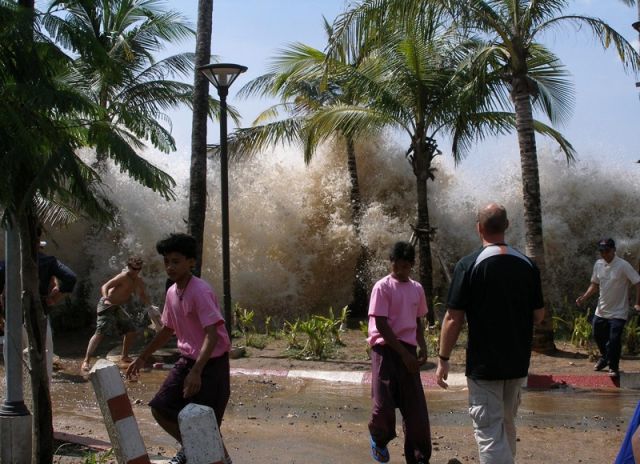 2004 Indian Ocean tsunami in Tahiland: David Rydevik via Wikimedia Commons